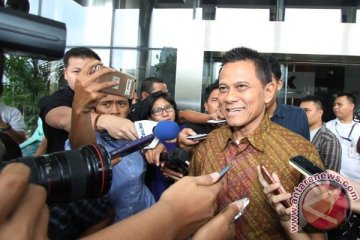 Penyuap Emirsyah Satar irit bicara seusai diperiksa