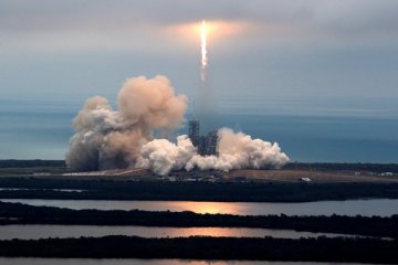 SpaceX luncurkan kargo gunakan pesawat "daur ulang"