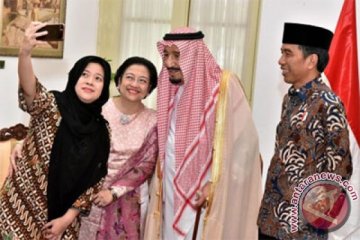 Raja Salman diajak foto selfie ternyata tidak dikecam media Saudi