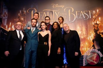 "Beauty and the Beast" geser "Kong: Skull Island"