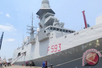 Ribuan warga Jakarta kunjungi kapal Italia ITS Carabienere/F-593