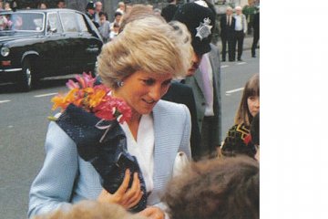 Kekasih rahasia Putri Diana bantah dia ayah Pangeran Harry