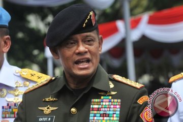 Panglima TNI tinjau skadron tempur Lanud Roesmin Nurjadin