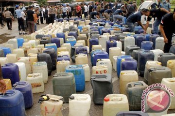 Polisi sita ratusan botol miras oplosan
