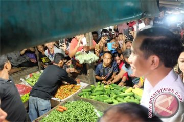 Presiden cek harga sayur di Pasar Singkawang