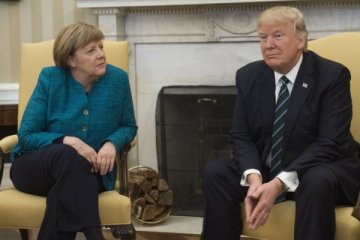 Trump desak Merkel penuhi target pembelanjaan NATO