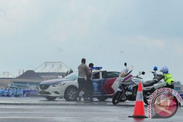 Simulasi Pengawalan VIP