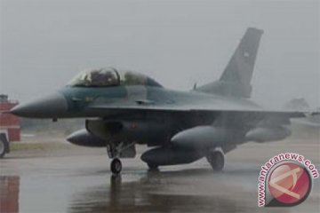 Dua pesawat tempur F-16 C/D 52ID tiba di Lanud Iswahjudi