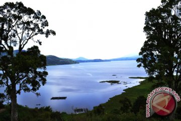 Sumbar teliti  keruh dan berbaunya Danau Diatas