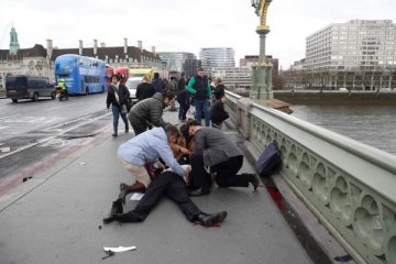 Paling sedikit 10 orang ditabrak van di London
