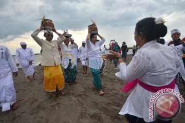 UPACARA MELASTI DI MAKASSAR