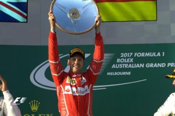 Menang di Melbourne, Ferrari serasa di bulan