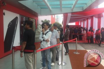 Antrian pembeli iPhone 7 mengular di Smartfren