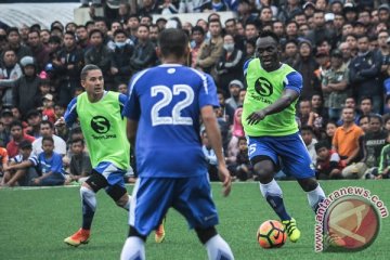 Persib tekuk PS Tani 3-1