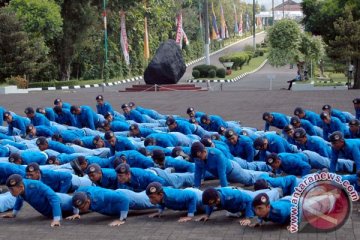 Tersangka pembunuh Kresna jalani rekonstruksi dengan tenang