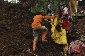 Satu korban tertimbun longsor Ponogrogo kembali ditemukan