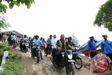 Tangani longsor Ponorogo, Khofifah naik Motor, Gus Ipul naik Heli