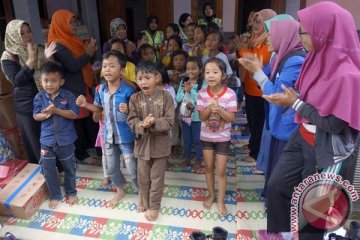 Terkena longsor, siswa SD di Ponorogo belajar di masjid