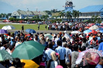 Ribuan warga padati Lanud Halim Perdanakusuma, saksikan HUT TNI AU