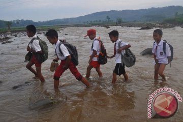 Menekan angka putus sekolah demi bangsa berkualitas tinggi