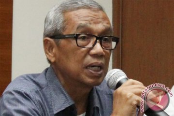 Busyro jadi guru ngaji politik di Pamekasan