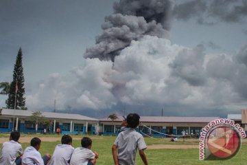 Gunung Sinabung kembali erupsi sejak dinihari