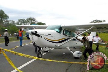 Cessna yang jatuh di Papua, diduga tabrak tebing