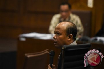 Ketua Tim Teknis KTP-E terima uang pemasok