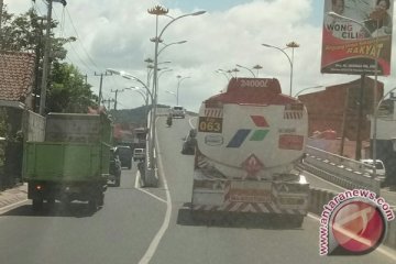 Truk Pertamina masuk "fly over"