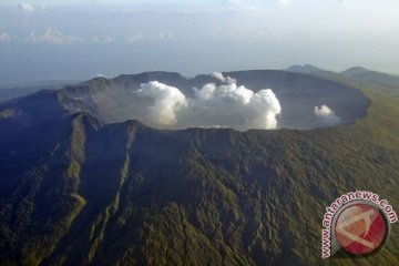 Pendaki Gunung Tambora diperkirakan lebih 2.000 orang