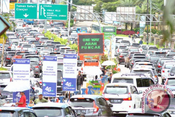 Macet Puncak-Cipanas jadi berkah pedagang buah dan sayuran