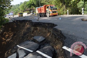 Dishub Bojonegoro: waspadai longsor di jalan Bojonegoro-Nganjuk