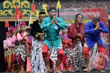 Melestarikan tari melinting di Lampung Timur
