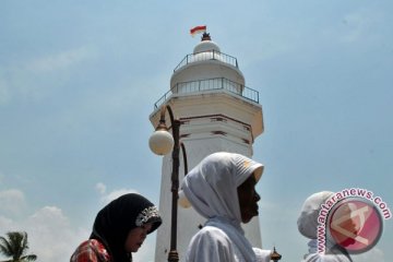 Pengunjung Masjid Banten Lama melonjak