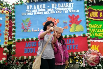 Wisata karangan bunga di Balai Kota Jakarta