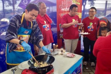 Antam peringati May Day dengan jalan santai dan bakti sosial