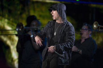 Balas kritik Eminem, lagu baru Machine Gun Kelly di puncak tanga