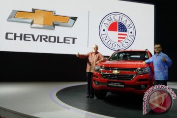 Gupta serahkan Chevrolet Trailblazer untuk Kamar Dagang Amerika di Indonesia