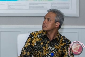 Gubernur Jateng ajak pelajar ikut lestarikan batik
