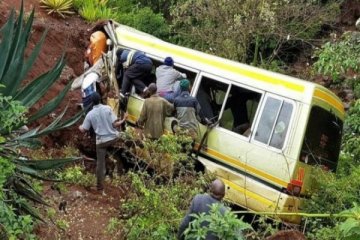 15 anak cedera akibat kecelakaan bus sekolah di India