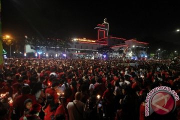 Warga Surabaya nyalakan lilin untuk NKRI