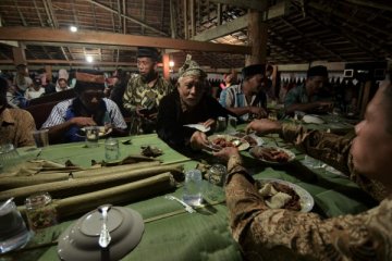 Ini dia ritual adat Orom Sasadu dari Halmahera Barat