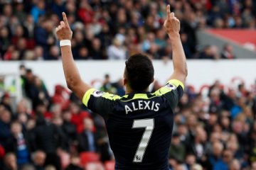 Arsenal di ambang empat besar usai benamkan Stoke 4-1