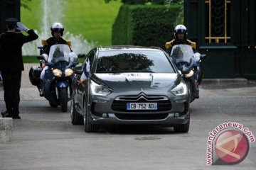 Teka-teki mobil kepresidenan Emmanuel Macron: Renault atau Peugoet?