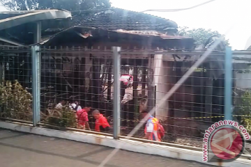 Terbakarnya Stasiun Klender dan drama pengguna KRL Bekasi Jumat pagi