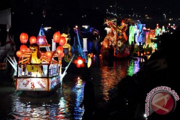 Ribuan lampion air hiasi Sungai Banjir Kanal Barat Semarang