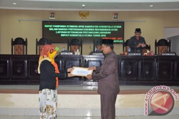 Penyerahan LKPJ 2016