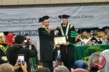 UNJ anugerahkan gelar Doktor HC kepada Eddie M Nalapraya