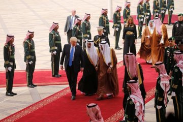 Salah satu tujuan Trump ke Saudi, buka pusat pengawasan militan