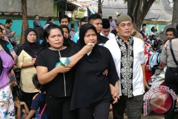 Bom Kampung Melayu - Djarot siapkan beasiswa untuk adik korban 